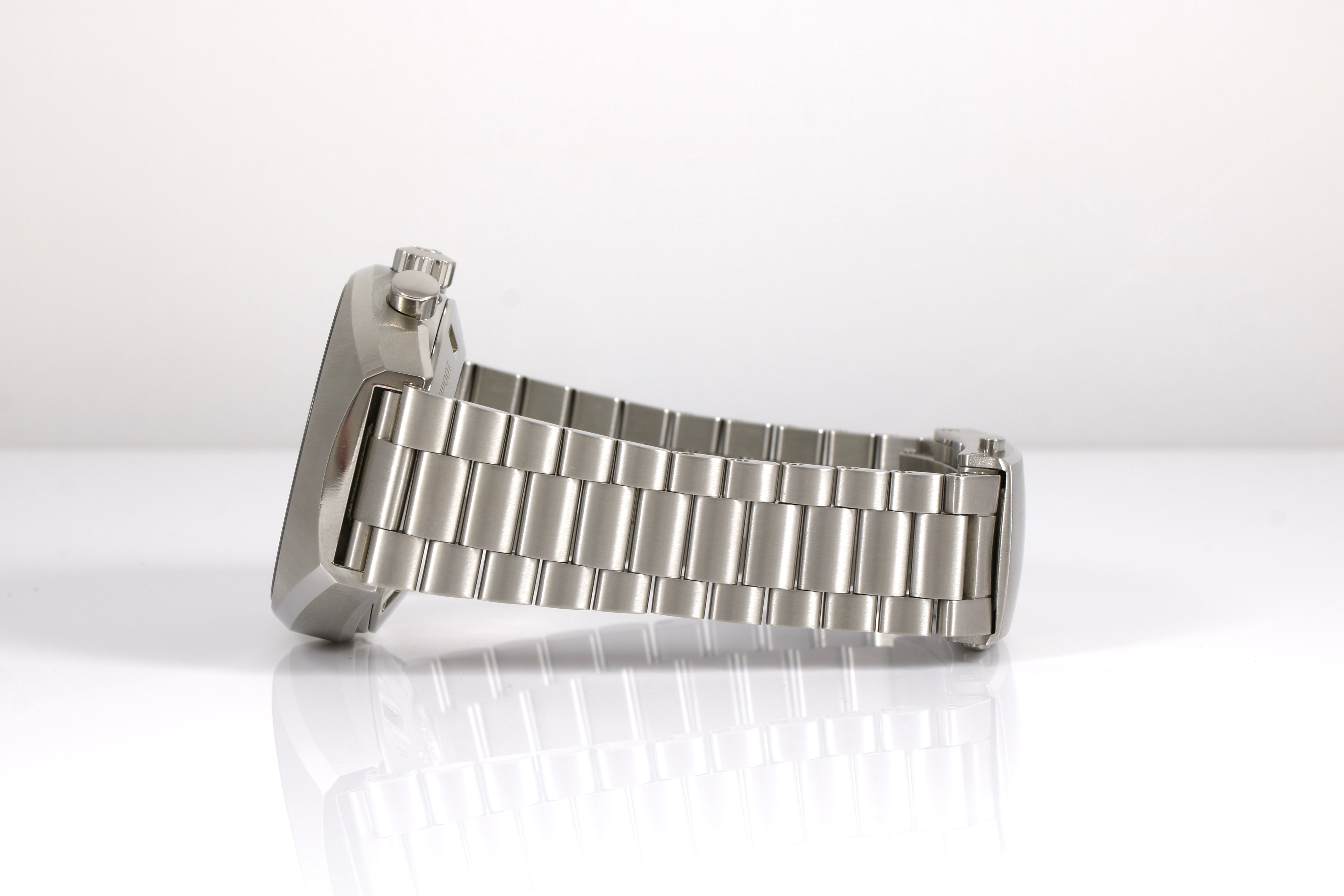 2019 OMEGA Speedmaster MK-II 42.4mm - 327.10.43.50.01.001