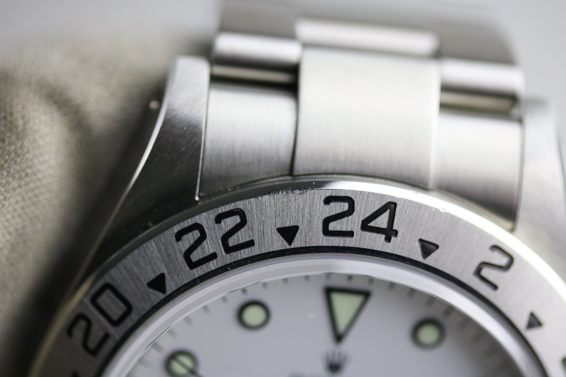 2000 ROLEX 16570 Explorer II Polar SEL with Papers
