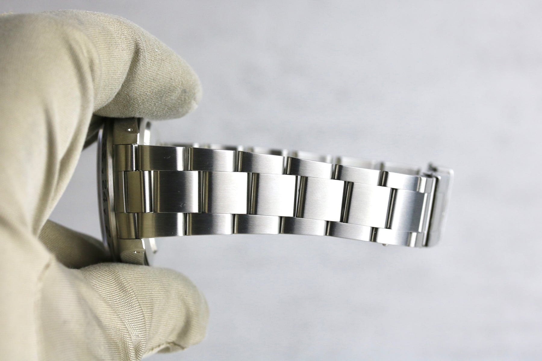 1997 ROLEX 16570 Explorer II Polar Holes Case with Papers