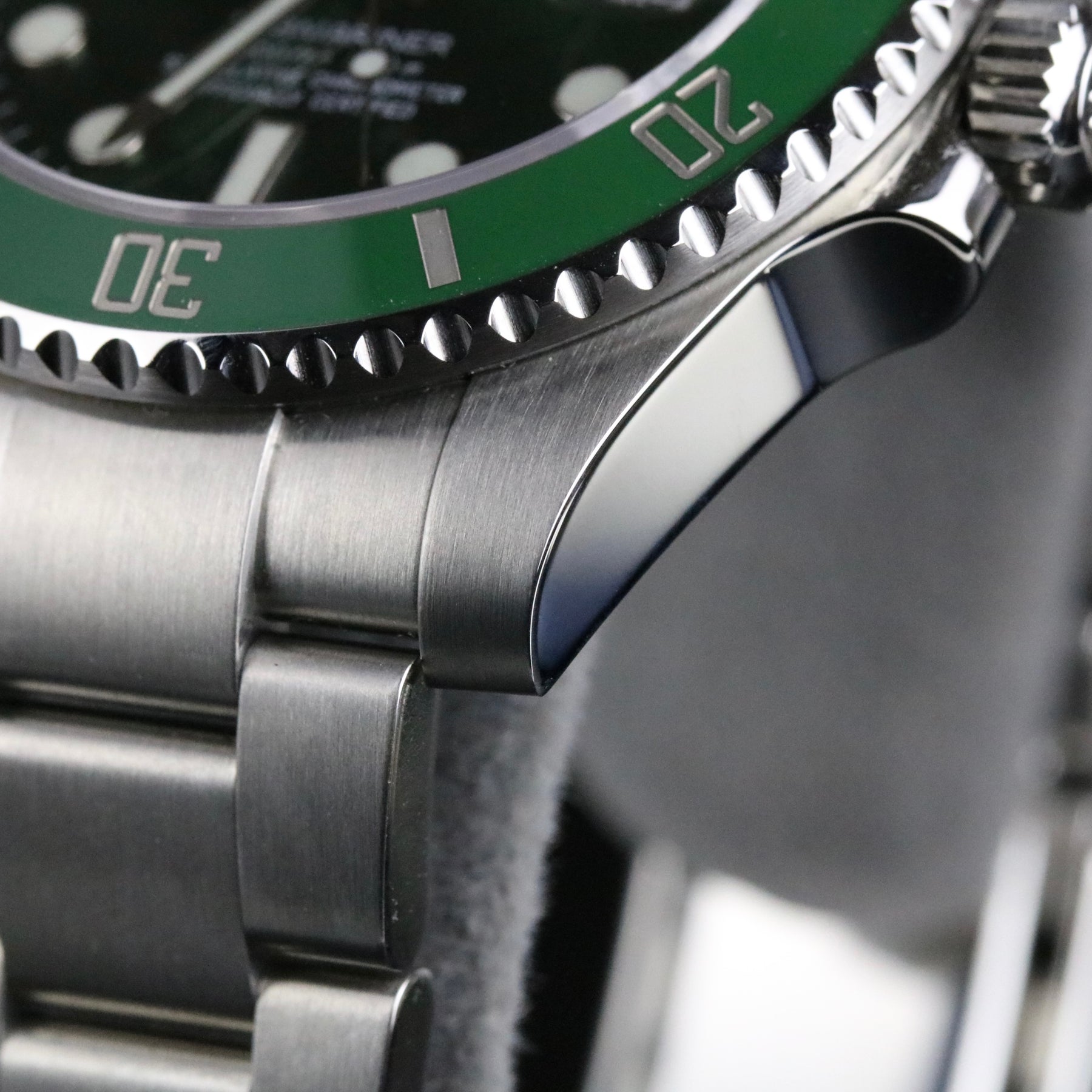 2009 Rolex 116610LV Green Submariner "Hulk" with Box