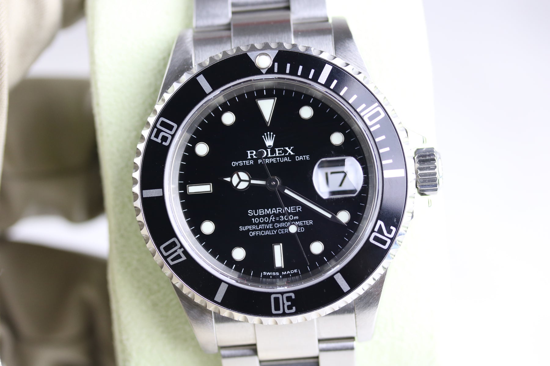 2004 ROLEX 16610 Submariner No Holes Case with Box & Papers