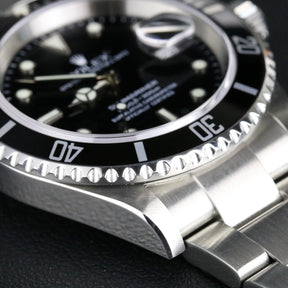 2004 Rolex 16610 Submariner No Holes Case